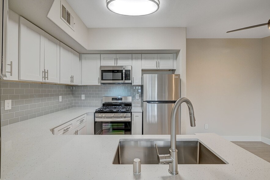 Primary Photo - Breakers Apartments