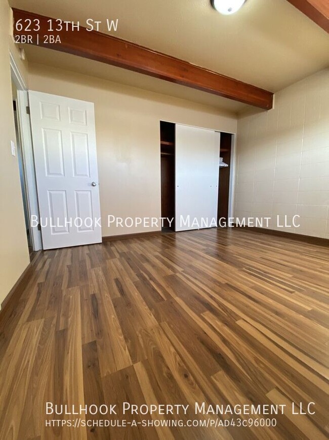 Building Photo - MOVE IN SPECIAL  - $300 off first full mon...