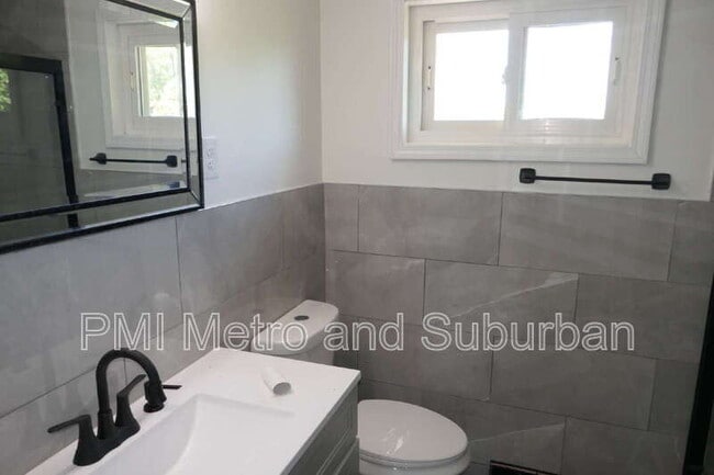 Building Photo - 37 E Judith Ann Dr