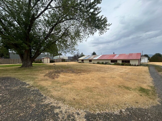 Building Photo - Charming 4 Bed, 1 Bath Home in Spokane Val...