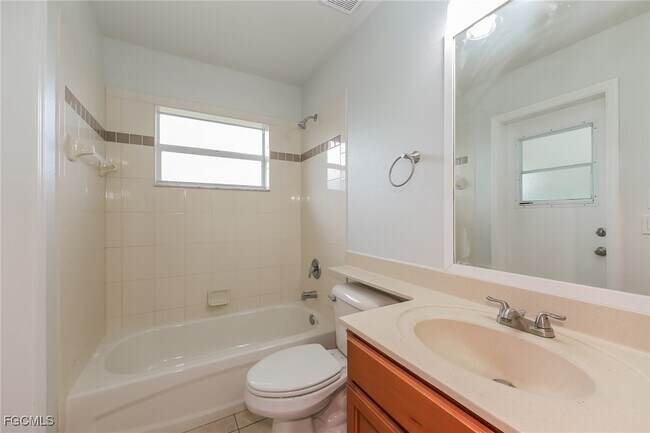 Building Photo - 1581 S Chamberlain Blvd