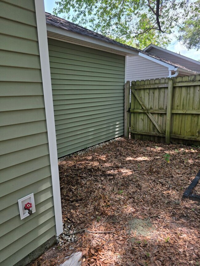 Building Photo - 16 Brindlewood Dr