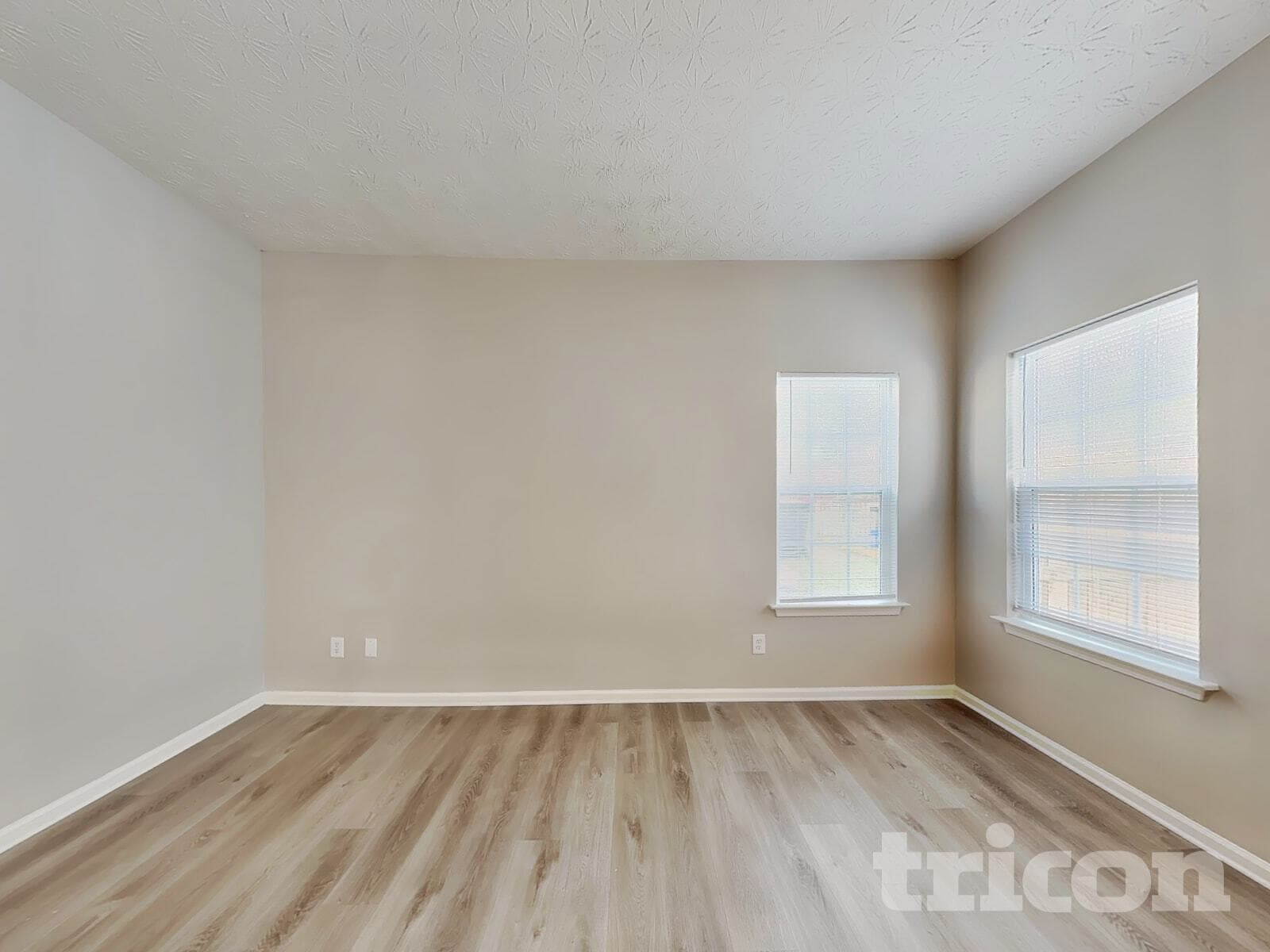 Building Photo - 5005 Eagle Creek Dr