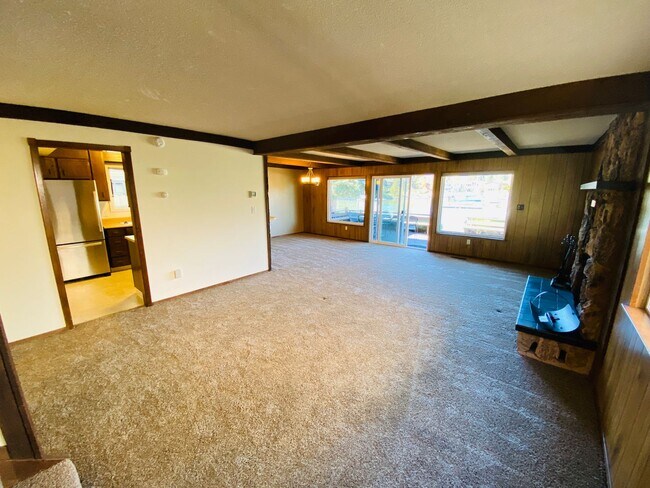 Building Photo - 3 bed 3 bath house for rent in the Tahoe Keys