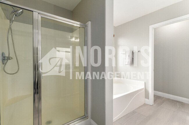 Building Photo - Beautiful Large Furnished Home w/A Pool