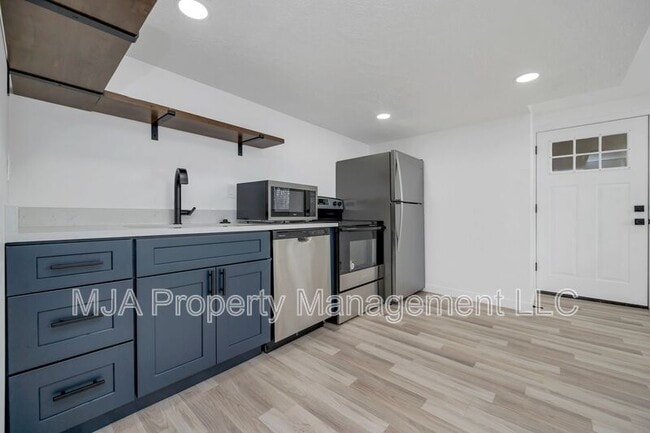 Building Photo - 2642-2642 S 800 E