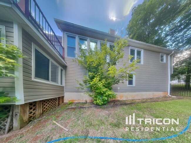 Building Photo - 325 Cypress Ln
