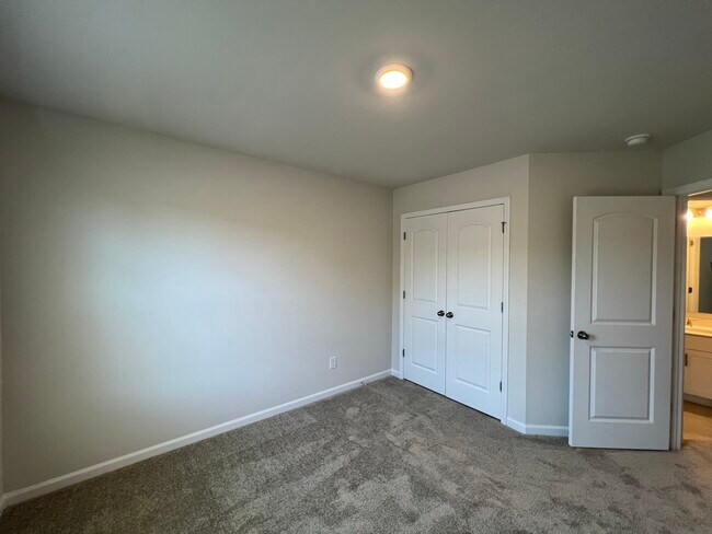 Building Photo - 208 Sagecroft Ln