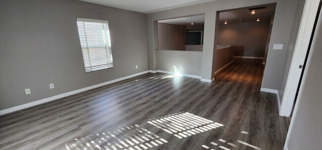 Building Photo - Lone Mountain Heights Luxury Living! 1st-m...