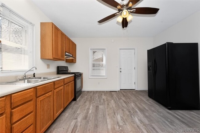 Building Photo - 55 York St