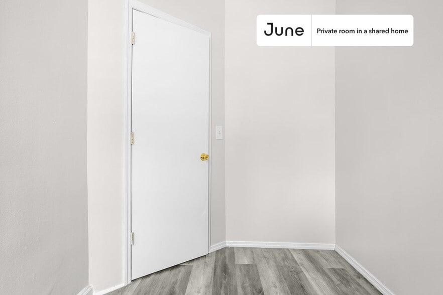 Building Photo - Room in Shared 3 bed/1 bath home