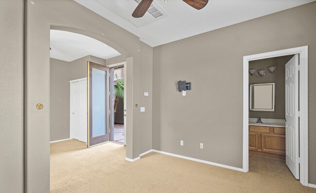 Building Photo - 4129 E Clubview Dr