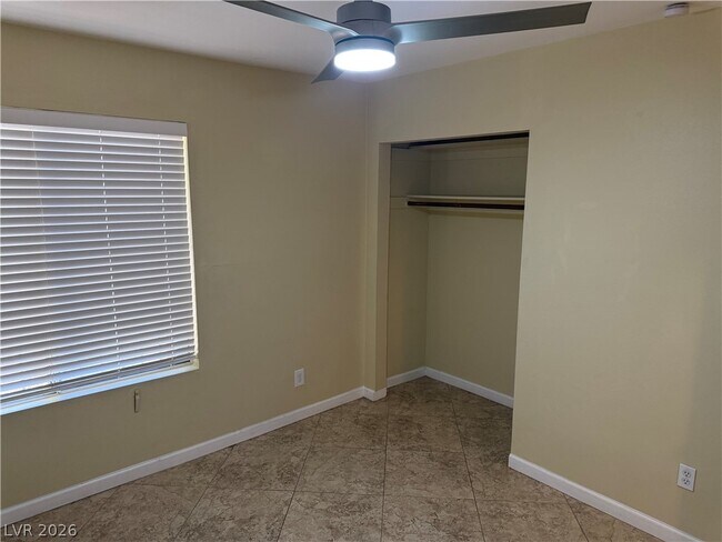 Building Photo - 1390 Hialeah Dr