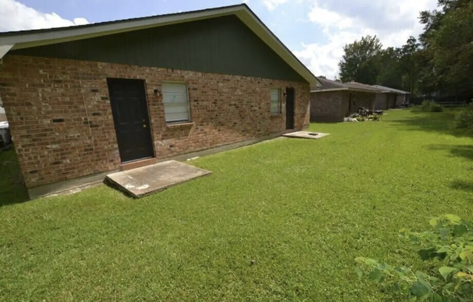 backyard - 1017 Seville Ave