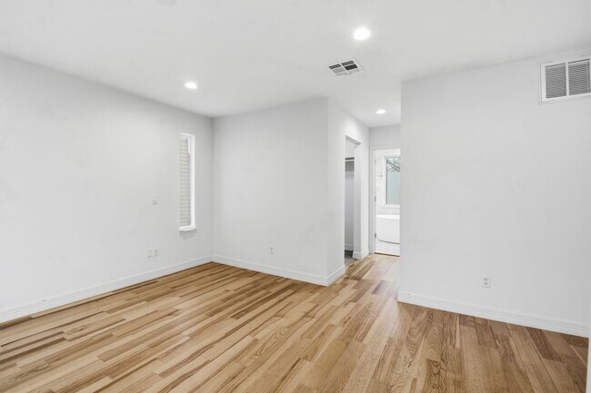 Building Photo - Beautiful Houston Home Featuring a Private Pool