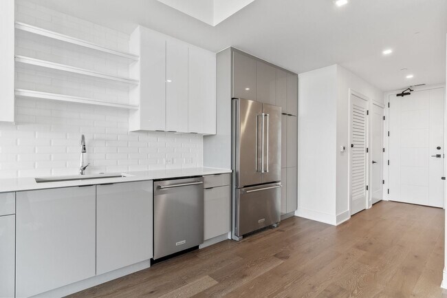 Building Photo - Studio Apartment in West Midtown!