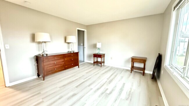 Building Photo - 20 Arthur Dr