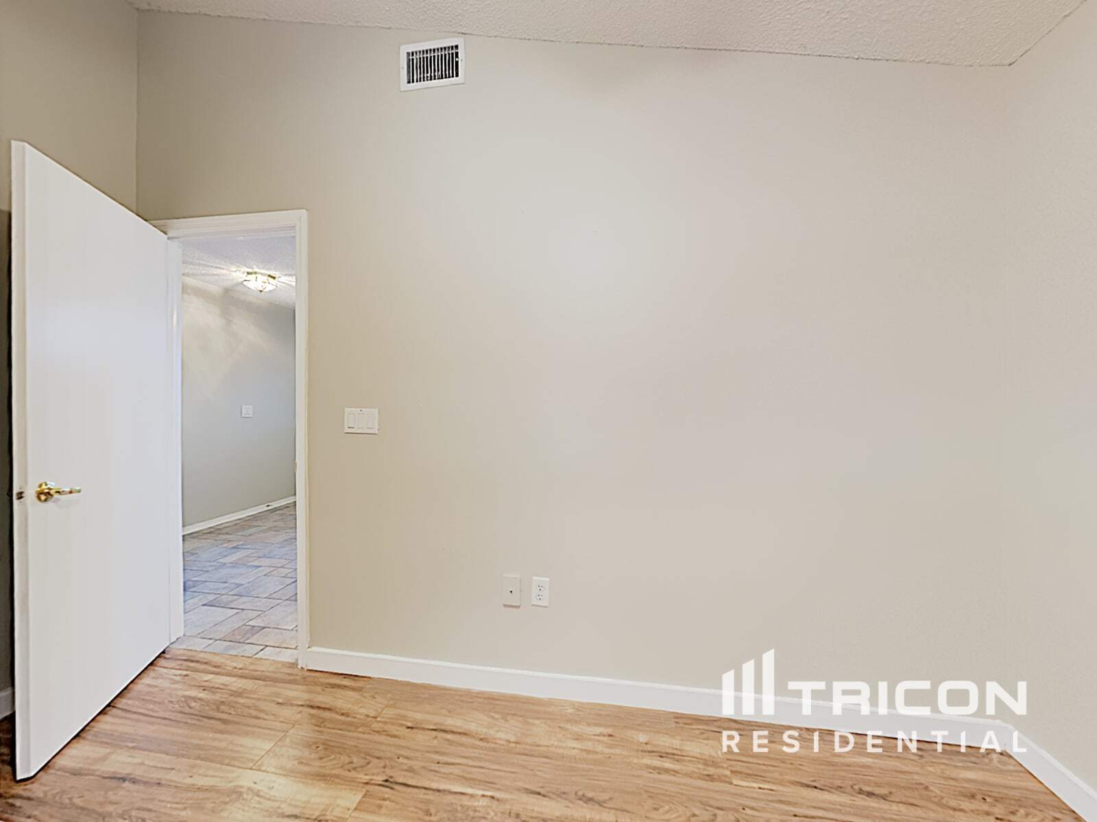 Building Photo - 3910 Creek Woods Dr