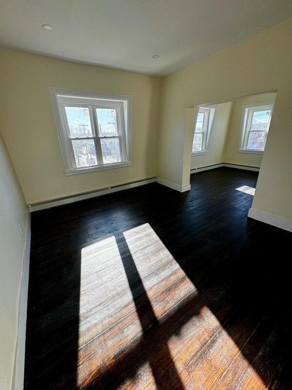 Building Photo - 33 Valley St