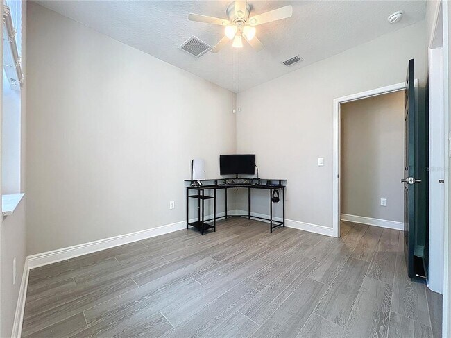 Building Photo - 5559 Trevesta Pl