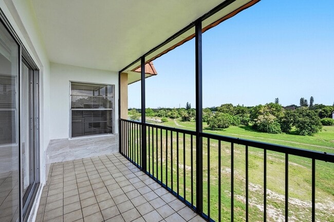 Building Photo - 4158 Inverrary Dr