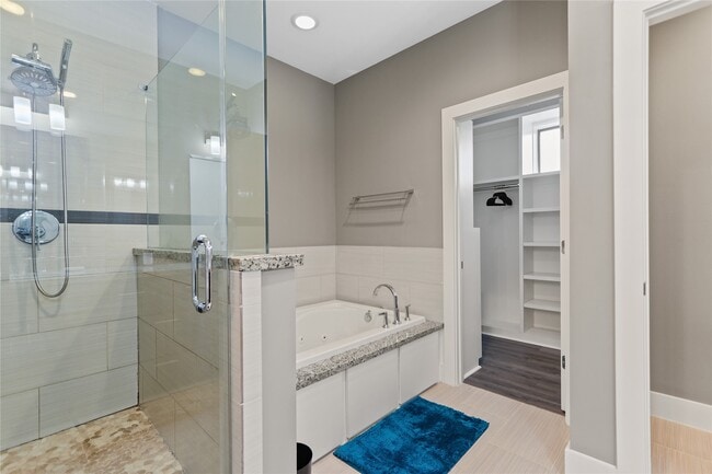 Building Photo - 2105 Hadley St