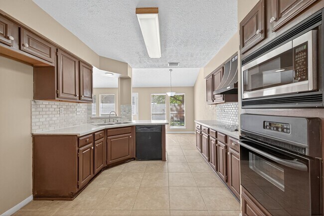 Building Photo - 3210 Kempwood Dr