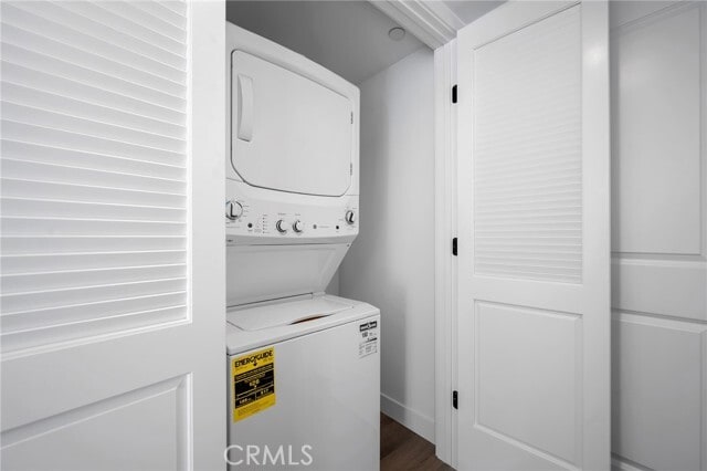 Building Photo - 10657 Moorpark St