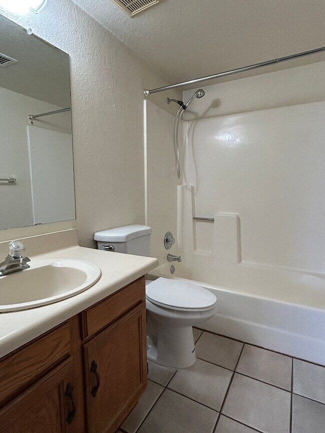 Building Photo - Low-Maintenance Living with Private Pool in Chandler