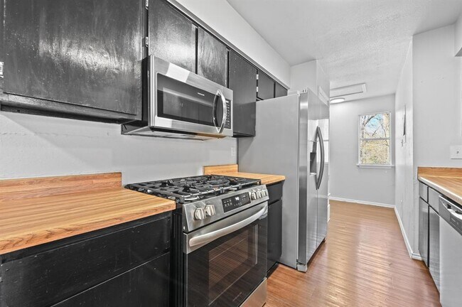 Building Photo - 5303 Spring Meadow Rd