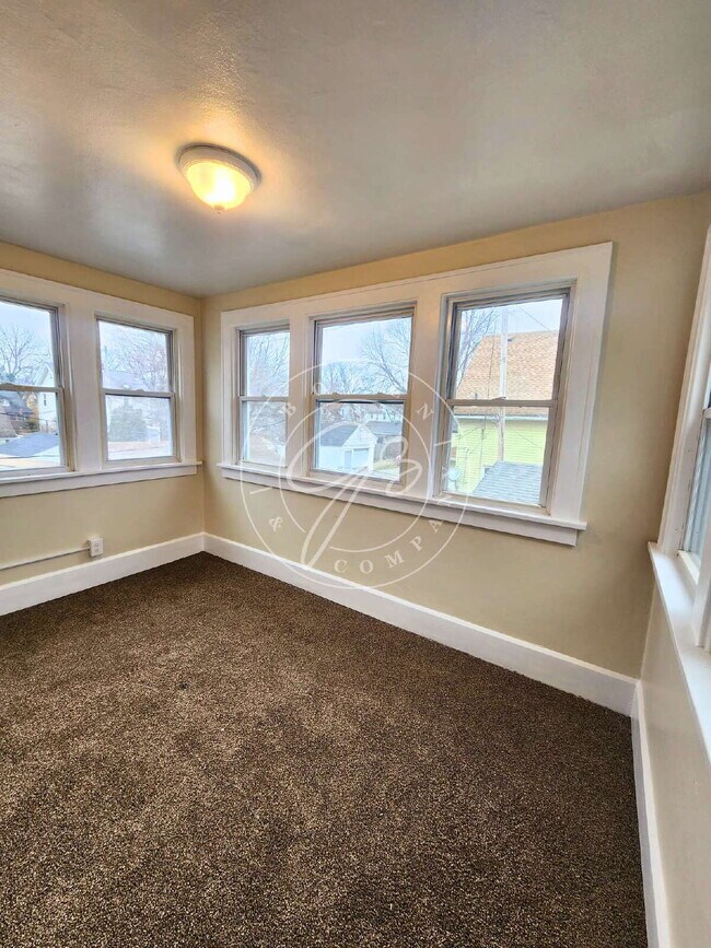 Building Photo - Charming 3–4 Bedroom West Toledo Home with Bonus Room & Garage