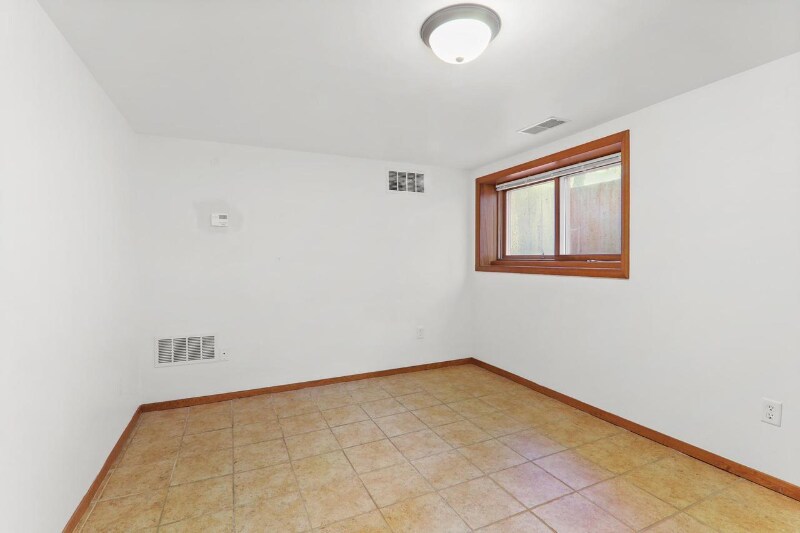 Building Photo - 2225 Winnebago St