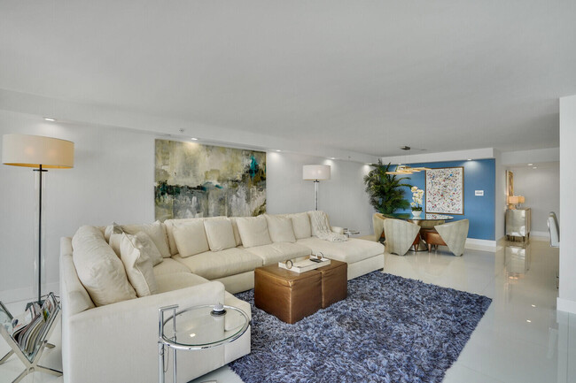 Building Photo - 400 N Flagler Dr