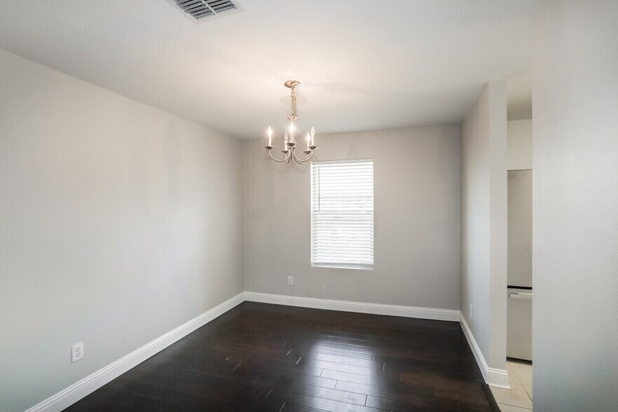 Building Photo - 1428 Waterford Dr