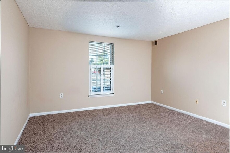 Building Photo - 611 Himes Ave