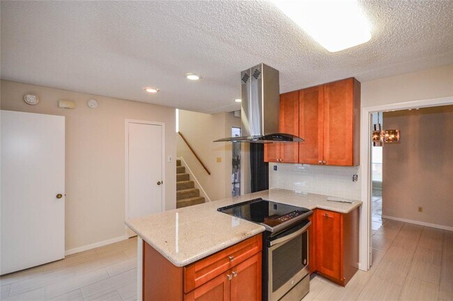 Building Photo - 9262 Westwood Village Dr