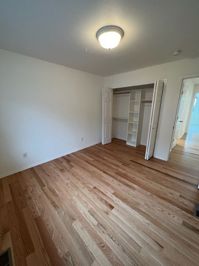 Building Photo - Beautiful 4 Bedroom Eagle River Home!