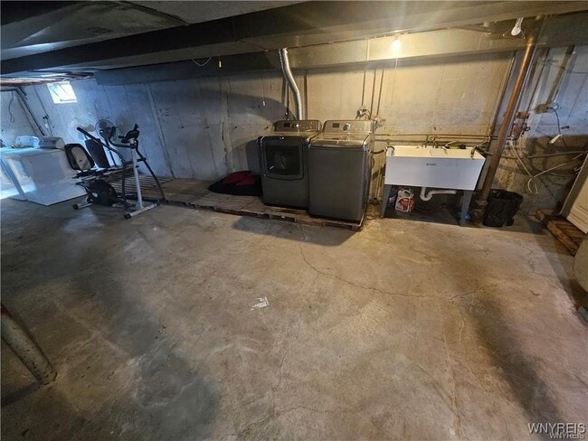 Building Photo - 70 Theresa Dr