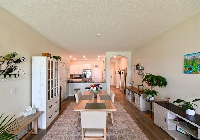 Building Photo - 736 Royal Empress Dr