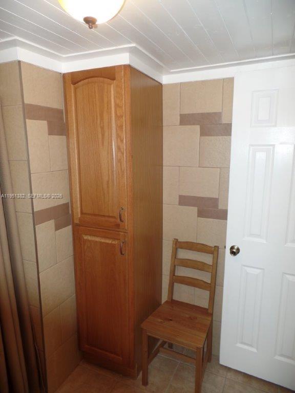 Building Photo - 280 Racquet Club Rd