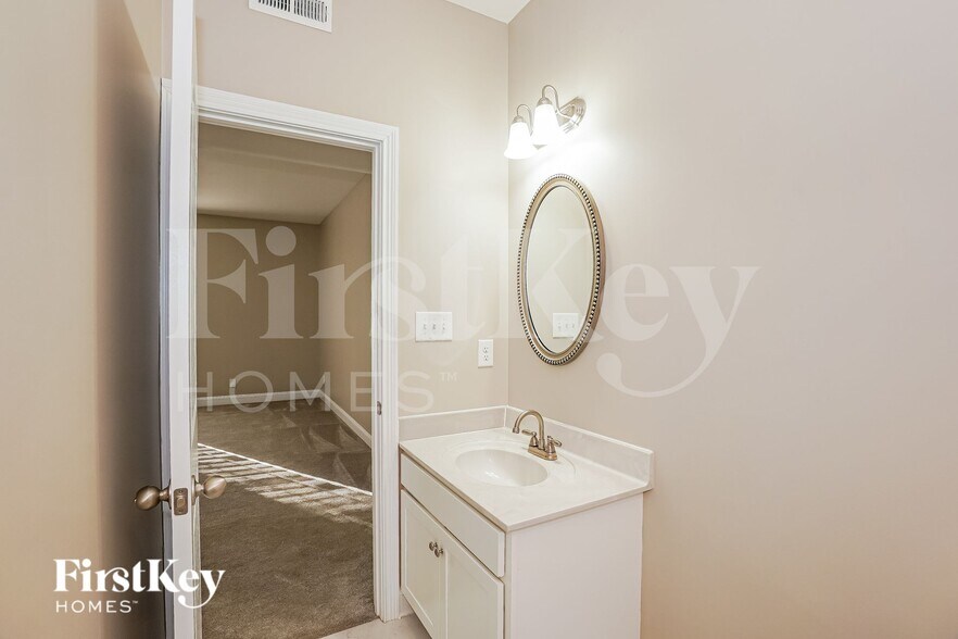 Building Photo - 2592 Hattington Dr