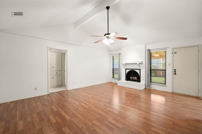Building Photo - 6815 Side Saddle St