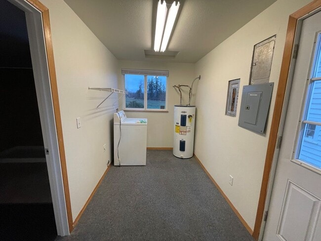 Building Photo - Farmhouse Style home