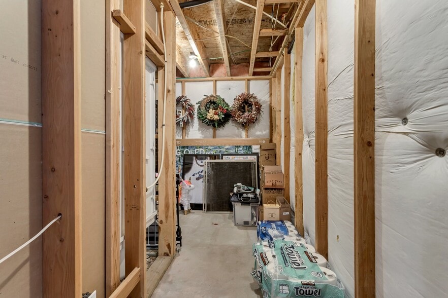 Building Photo - 4253 W Clarks Hill Dr