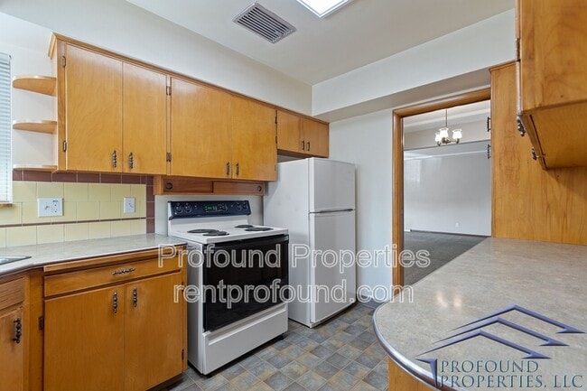 Building Photo - 4315 NE Thompson St