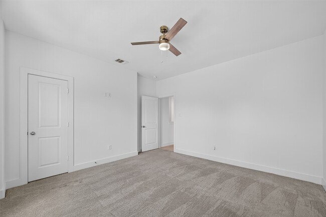 Building Photo - 1806 Schweikhardt St