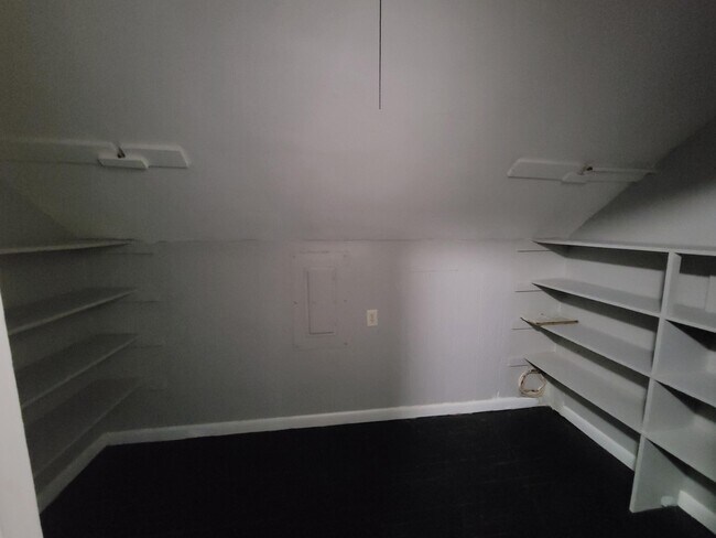 Building Photo - 1775 Harrodsburg Rd