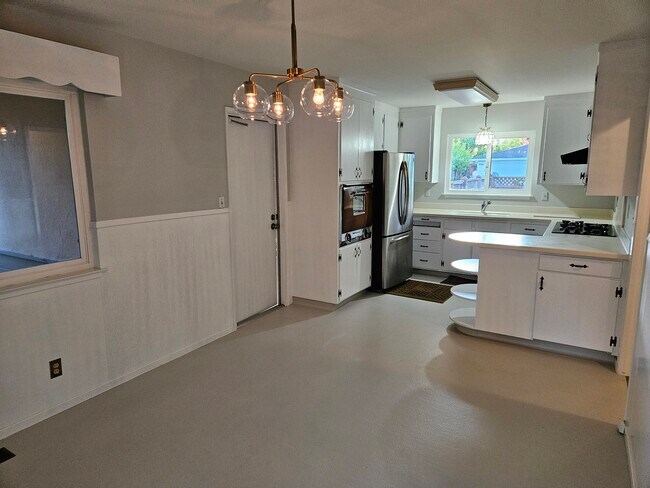 Building Photo - 3107 Alameda de las Pulgas