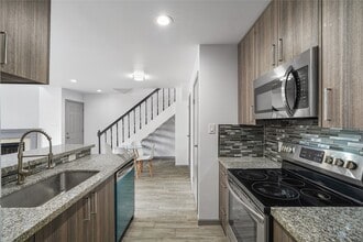 Building Photo - 10615 Briar Forest Dr