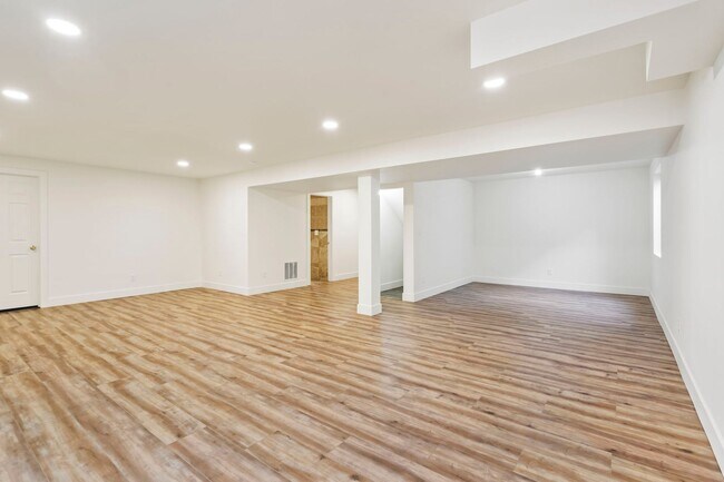Building Photo - Spacious Home in a Great Location!